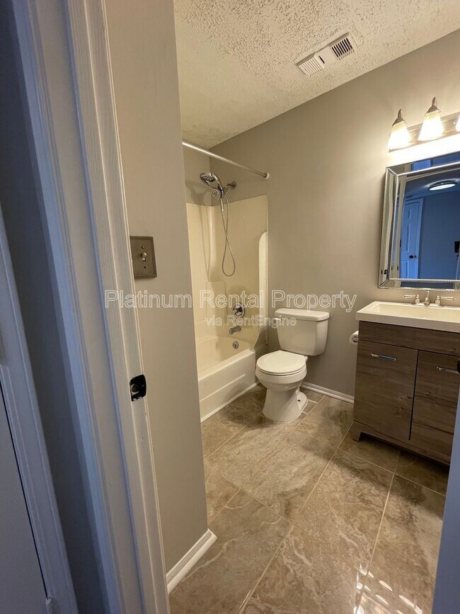 Building Photo - 1166 Booth Rd