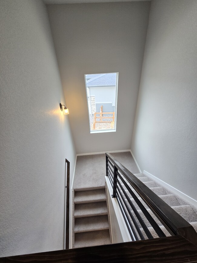 Building Photo - 5446 Mesa Top Dr