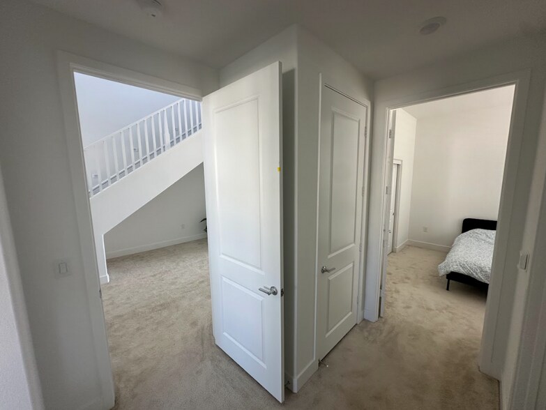 Building Photo - 24392 Calle La Roca