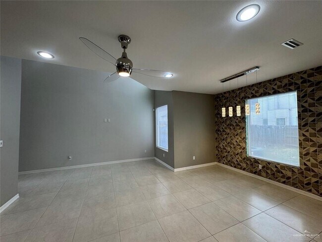 Building Photo - 2316 Corales St