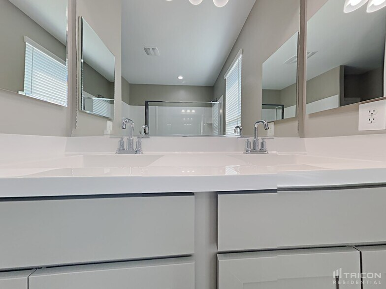 Building Photo - 44238 W Palo Ceniza Way