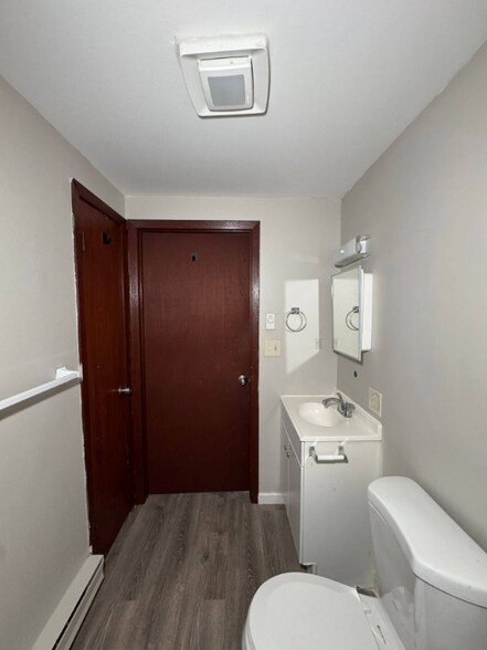 Building Photo - 344 S 6th St