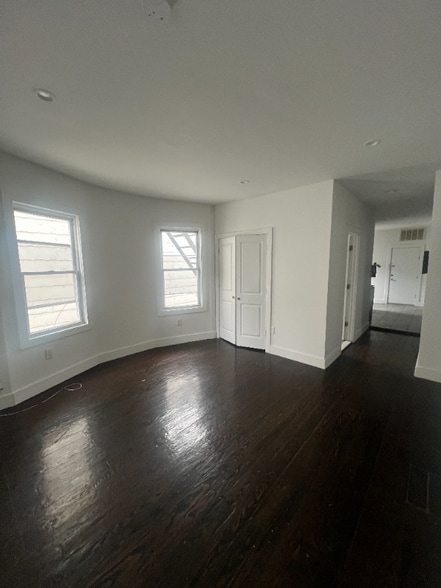 Building Photo - 875 S 14th St