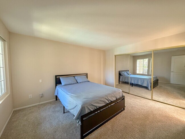 Building Photo - Bright & Furnished 2-Bedroom, 2-Bath Condo with Poolside Views