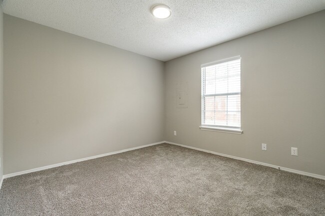 Building Photo - 4616 W Patrick St