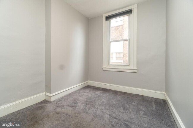 Building Photo - 2421 S Marshall St