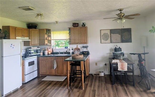 Building Photo - 236 Sunnyland Dr