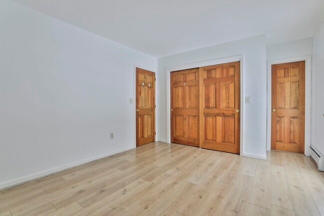 Building Photo - 76 Groton Rd