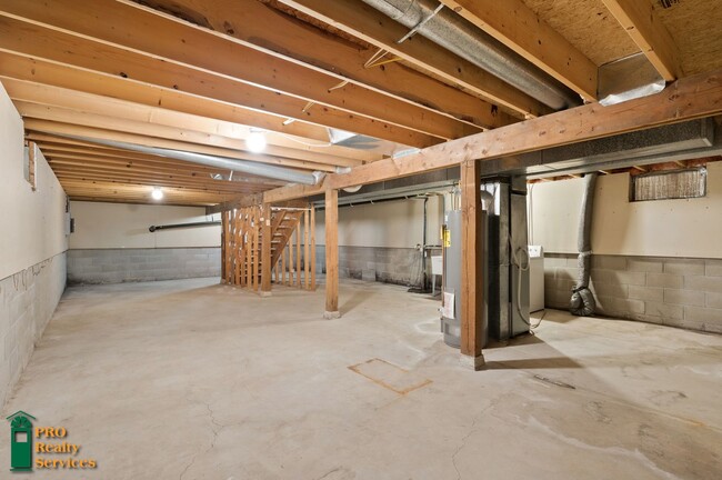 Building Photo - 3 Bedroom House **Half Off May Rent with a...