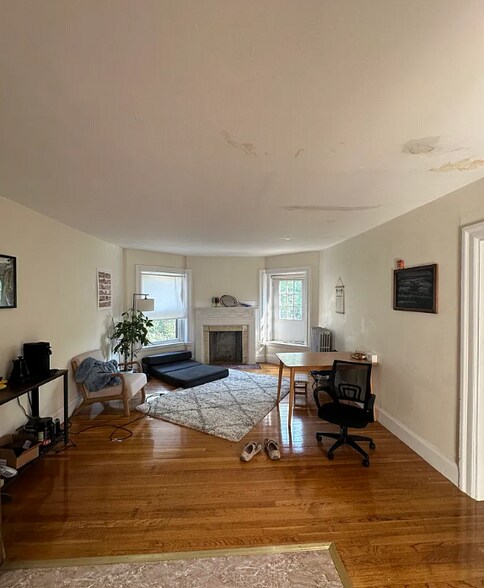 Building Photo - 1073 Beacon St