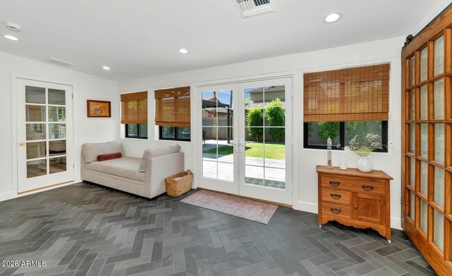 Building Photo - 103 W Palmcroft Dr