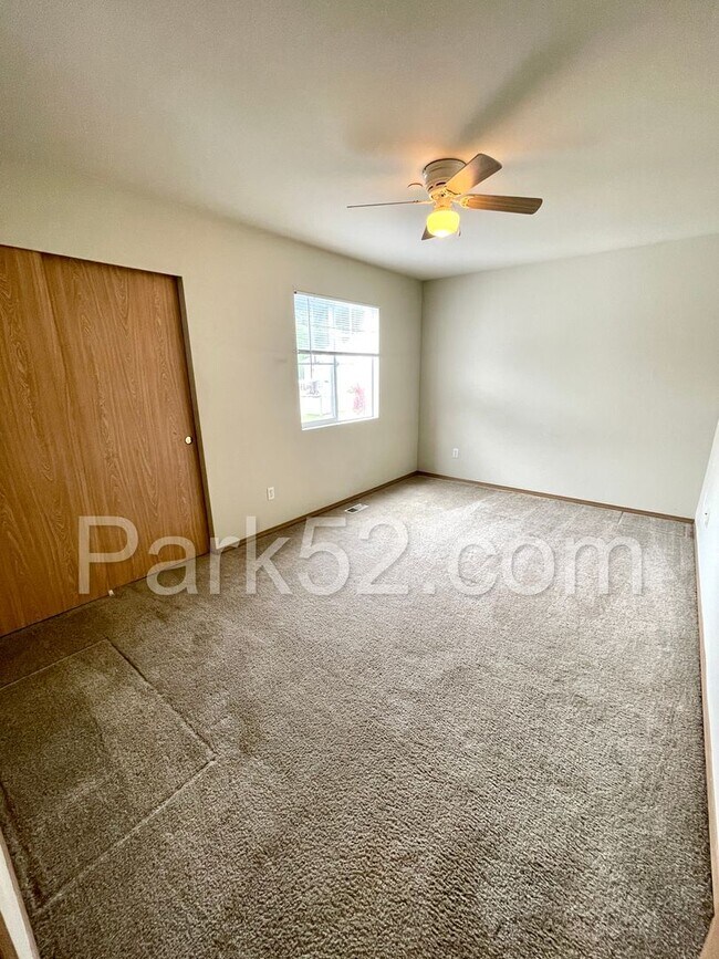 Building Photo - DuPont 4 Bedroom Single Family