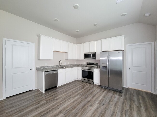 Building Photo - 11720 White Cedar St