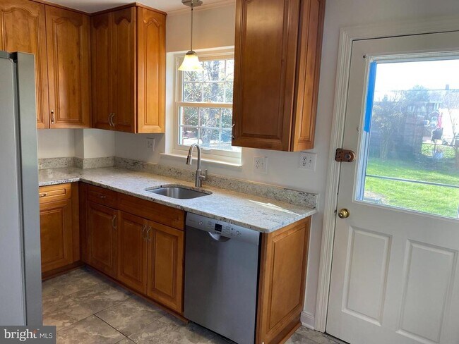 Building Photo - 716 N Overlook Dr