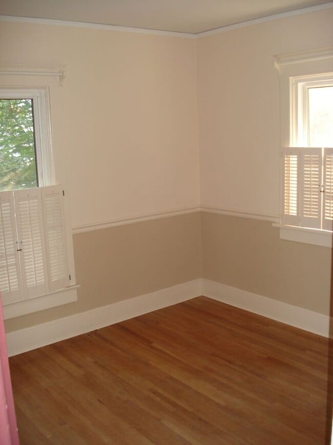Building Photo - Walking Distance to St. Mary's Hospital an...
