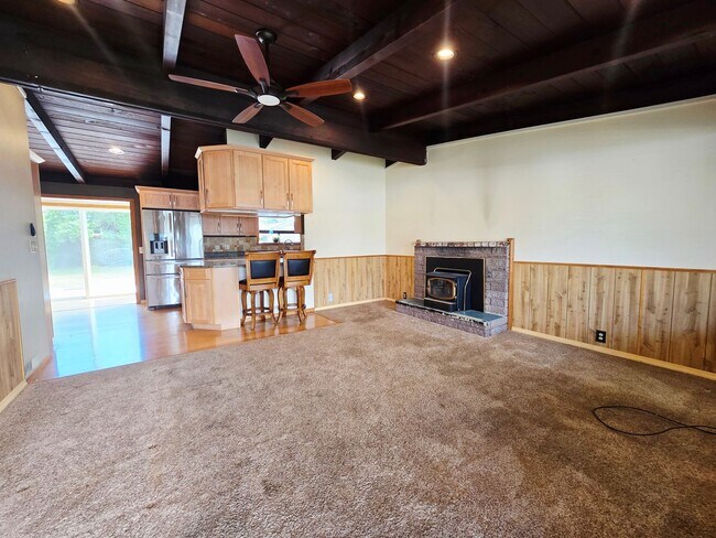 Building Photo - Single Family Home in Mckinleyville!