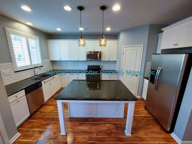 Building Photo - Immaculate 4 Bedroom, 3.5 Bath Townhome in Desirable Scotts Valley