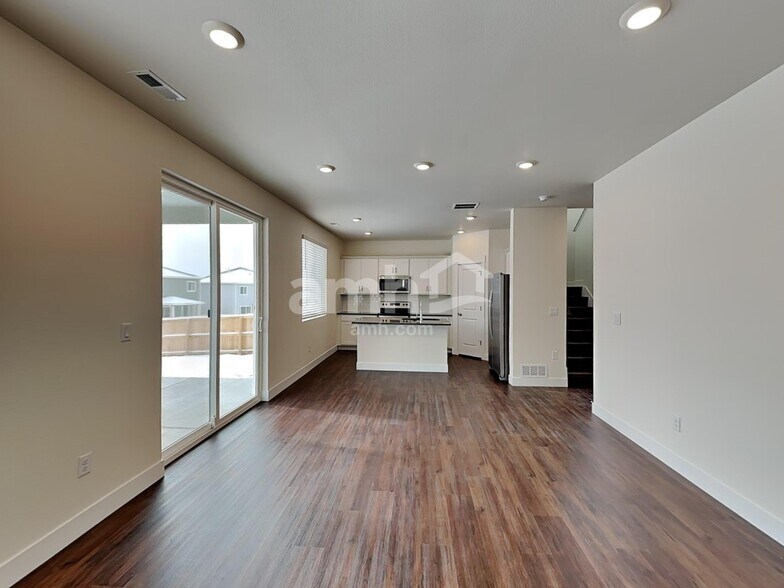 Building Photo - 11553 W Mesquite St