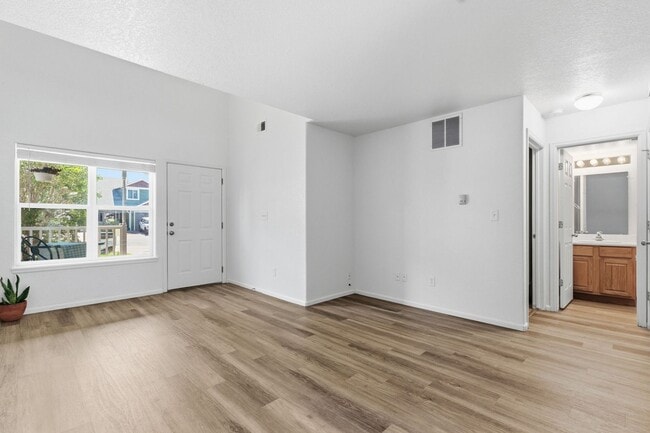 Building Photo - 802 Waterglen Dr