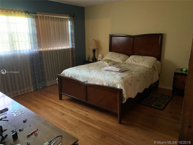 Building Photo - 607 S State Rd 7