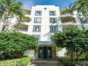 Building Photo - 1401 Bay Rd