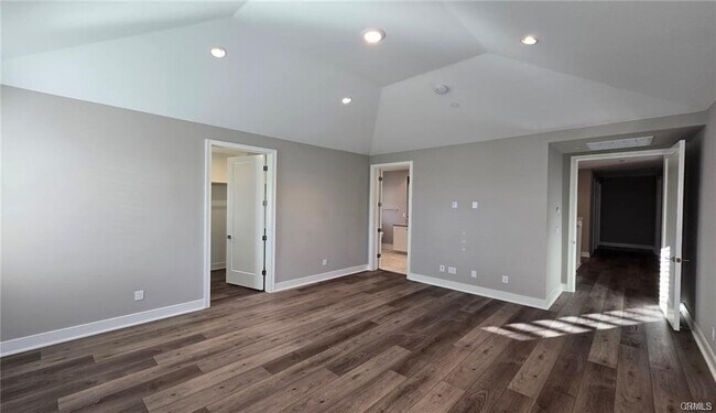 Building Photo - 145 Winnett