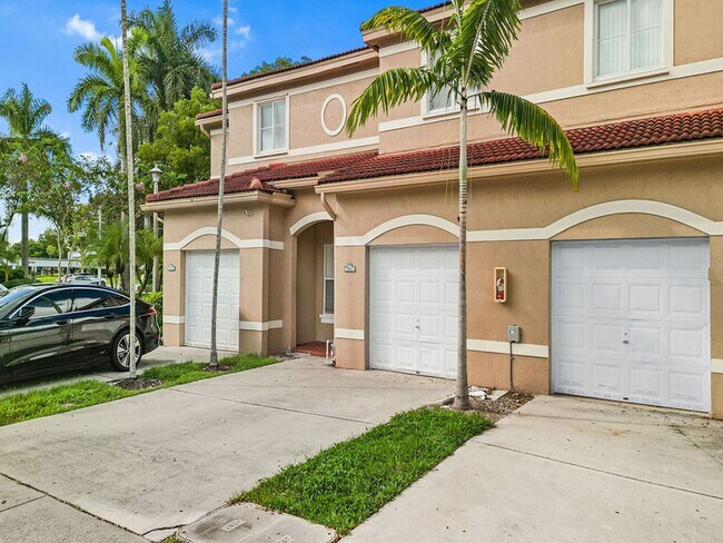 Building Photo - 7923 N Southwood Cir