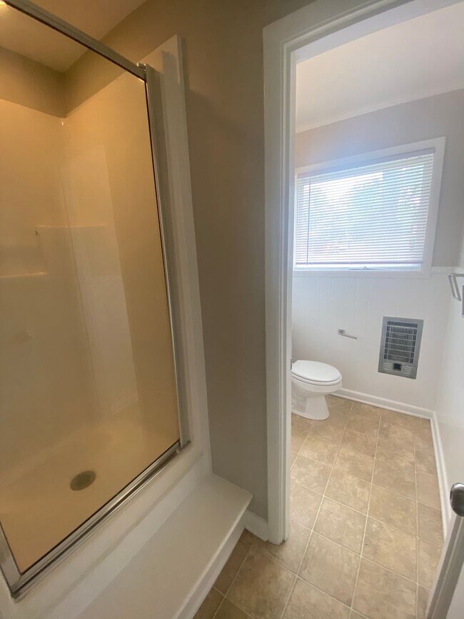 Building Photo - Charming 4 BR, 2 BA, Close to MTSU, 1 Car Garage, Large Carport