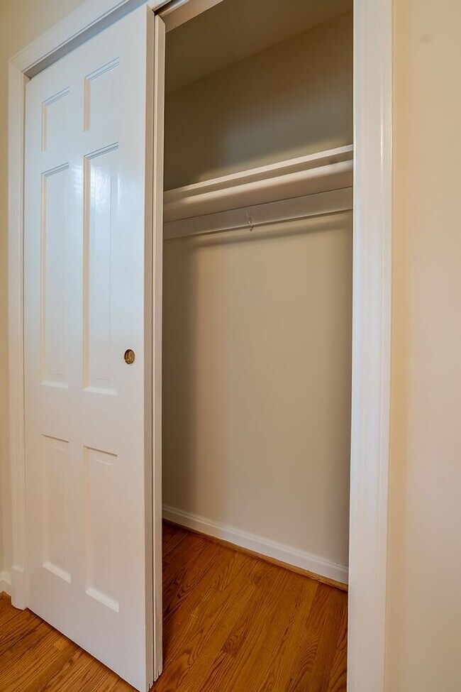 Building Photo - MUST SEE! Cozy Corner Cape in Chevy Chase is Move-in Ready!