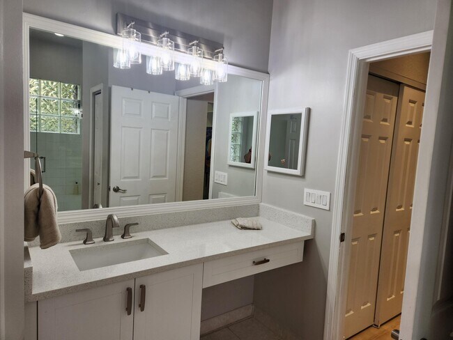 Building Photo - 2564 Sandy Cay