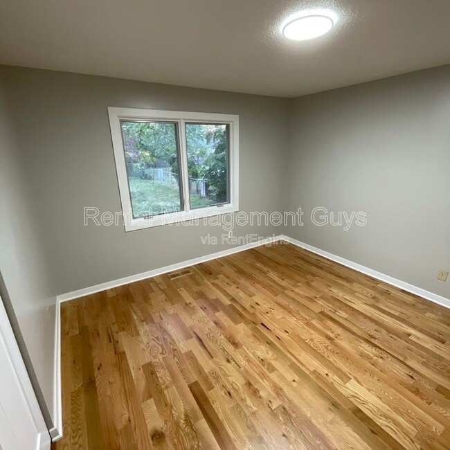 Building Photo - 8229 Halifax Ct N