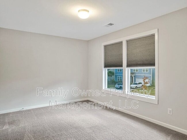 Building Photo - 242 Dunlin Dr