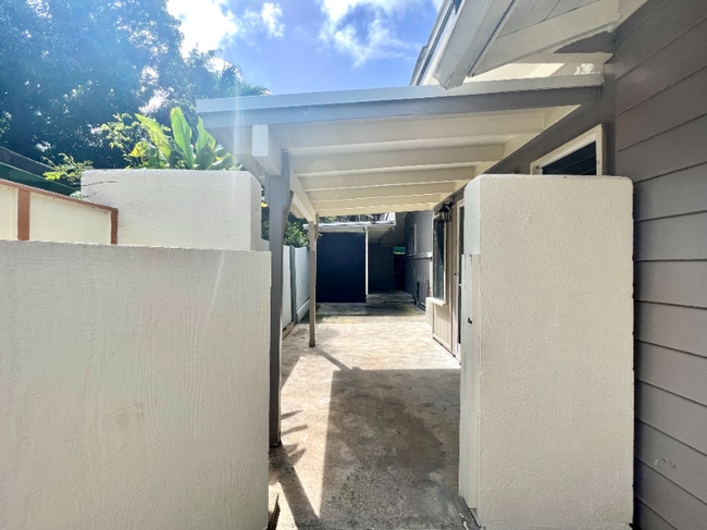 Building Photo - 1279 Manulani St