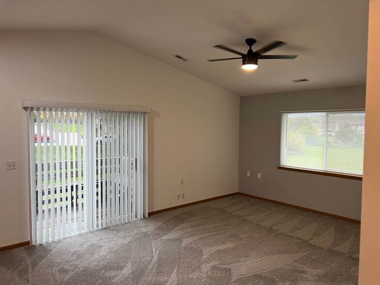 Building Photo - 450 Skare Rd