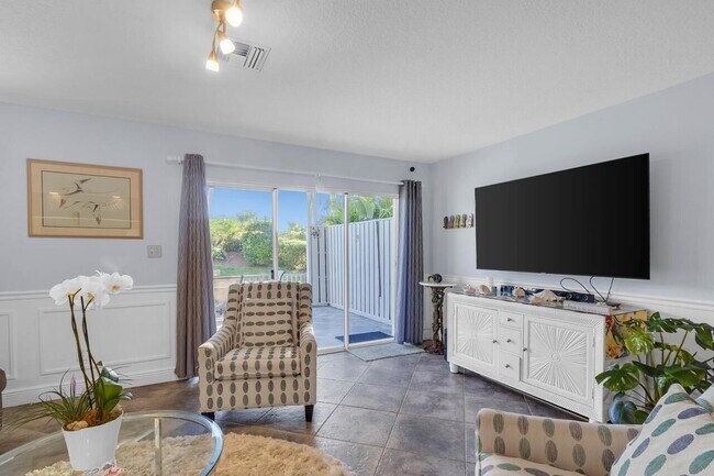 Building Photo - 4949 N Hwy A1A