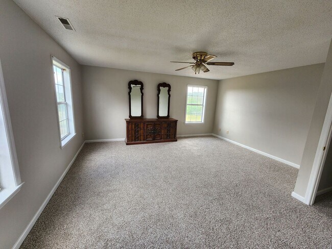 Building Photo - Stunner on Almost 10 Acres on Bear Creek