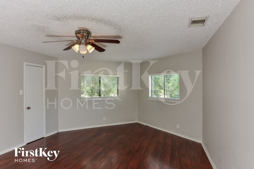 Building Photo - 13391 Greenstone