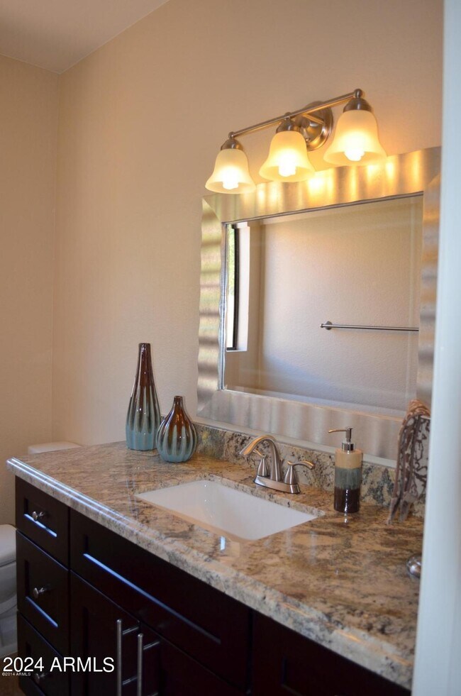 Building Photo - 10945 W Poinsettia Dr