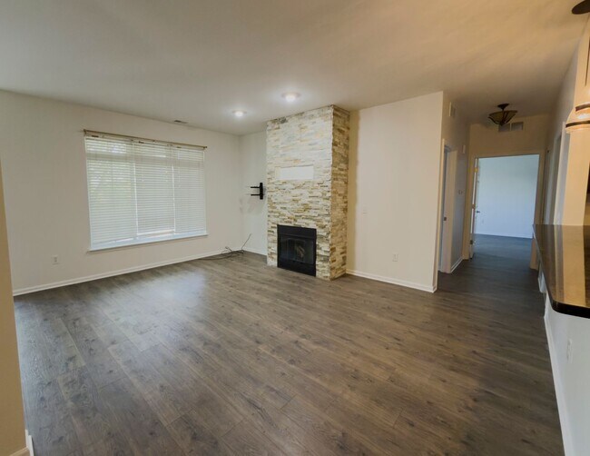 Building Photo - Beautiful Ranch 2 bed/2 bath Condominium