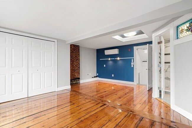 Building Photo - 4 Brigham St