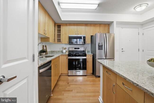 Building Photo - 440 L St NW