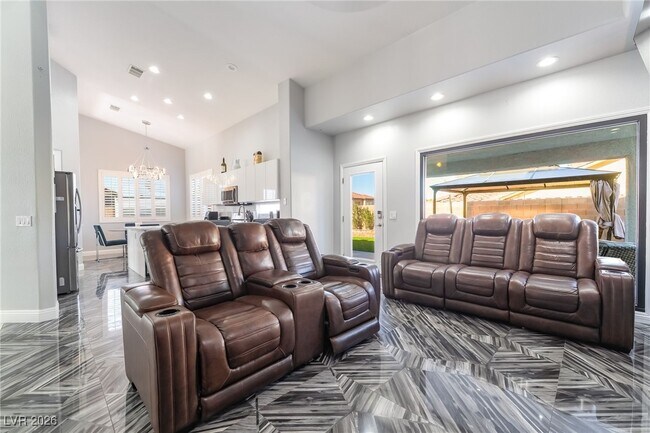 Building Photo - 2076 E Wigwam Ave