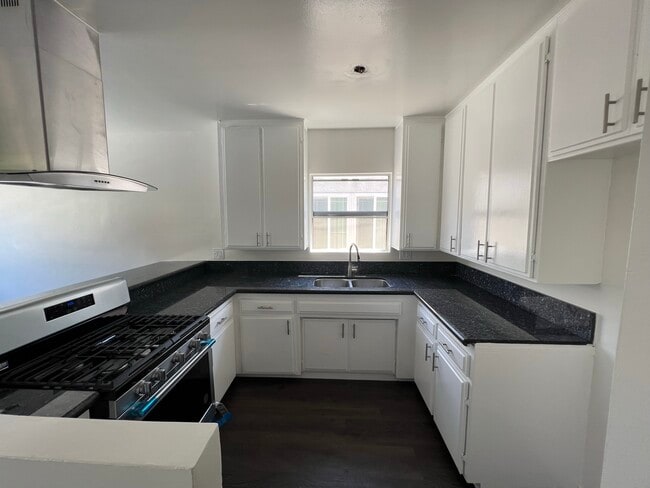 Building Photo - 1415 Seward St