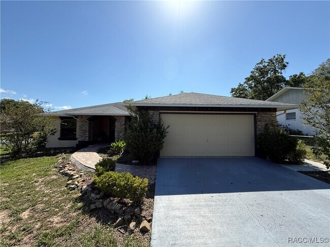 Primary Photo - 3632 N Honeylocust Dr