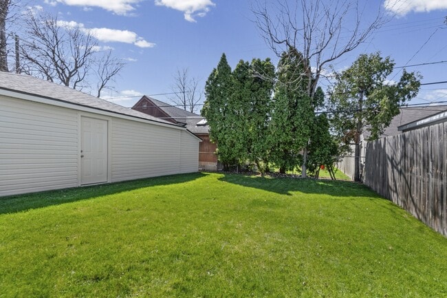 Building Photo - 22055 Elmwood Ave