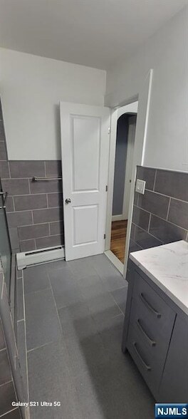 Building Photo - 115 River Rd