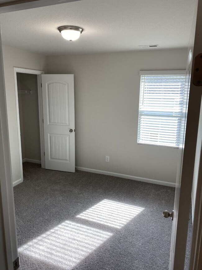 Building Photo - 3 Bedroom Wiggins Village