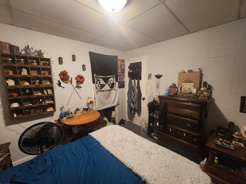 Building Photo - 622 S 4th St