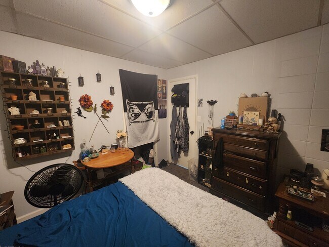 Building Photo - 622 S 4th St