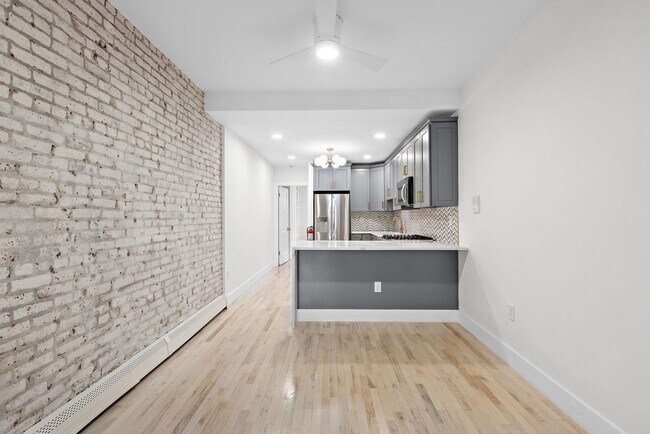 Building Photo - 1120 Hudson St